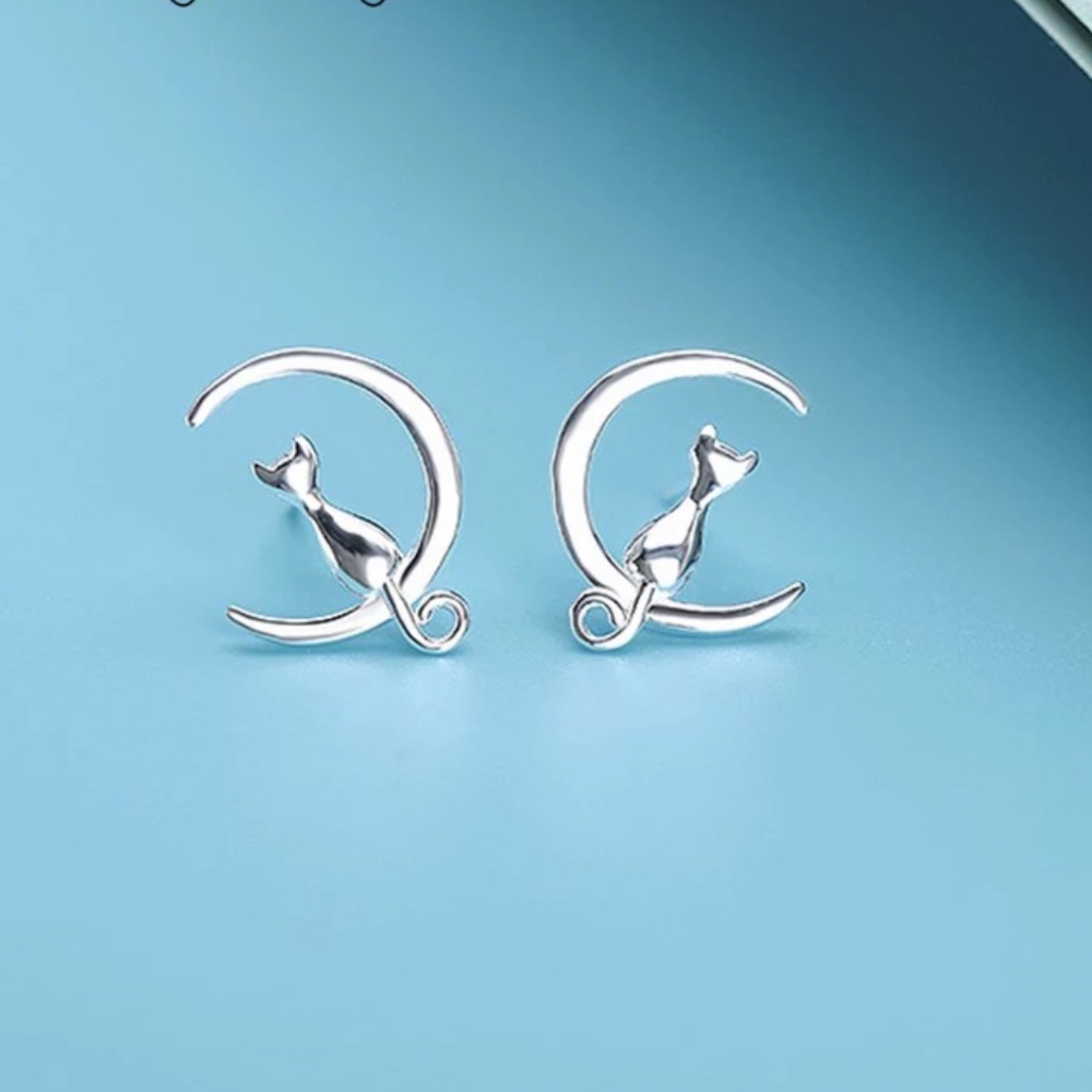 🌟 Sterling Silver 925 Cat Moon Earrings